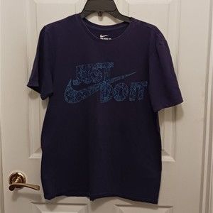 Nike The Nike Tee Athletic Cut Men's T-Shirt Size M
